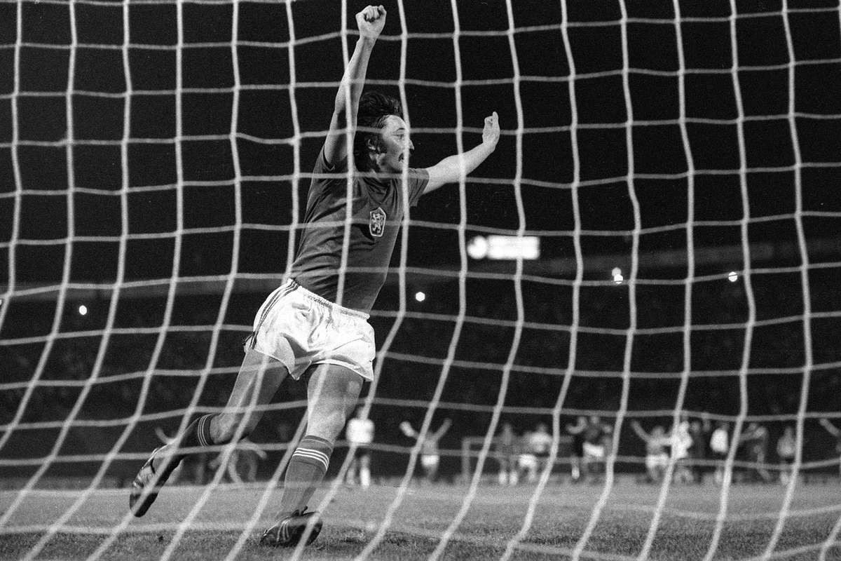 Panenka đánh bại Maier đưa Tiệp Khắc lên ngôi vô địch