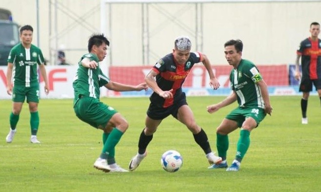 Đinh Thanh Bình lập kỷ lục vô tiền khoáng hậu ở giải hạng Nhất. 