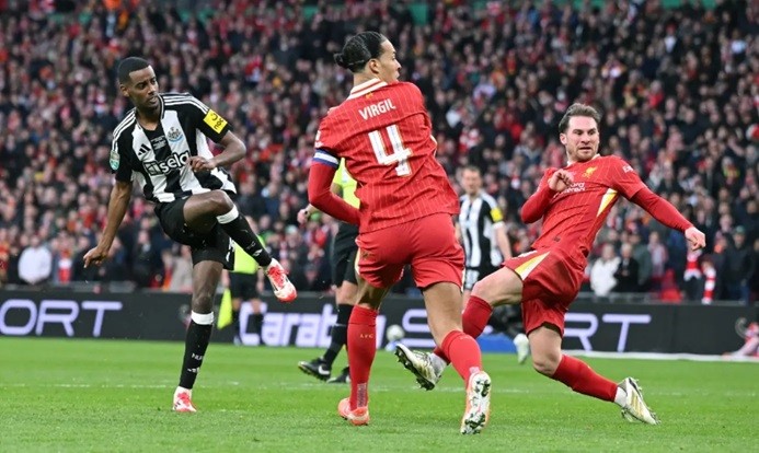 Isak là mục tiêu chuyển nhượng của Liverpool.