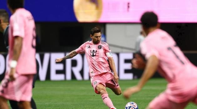Messi toả sáng đúng lúc.