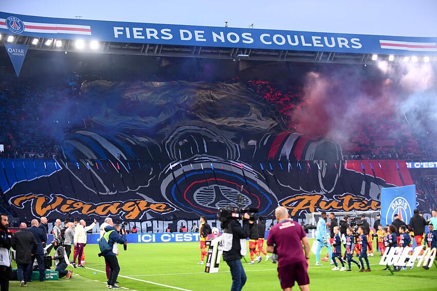 Parc des Prince luôn nổi tiếng với những tấm tifo ấn tượng