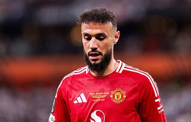 Noussair Mazraoui giúp Ruben Amorim dễ dàng sắp xếp đội hình.