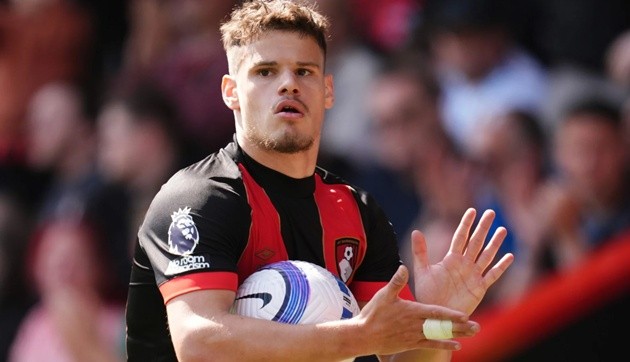 Kerkez chuẩn bị đẩy Robertson rời Liverpool