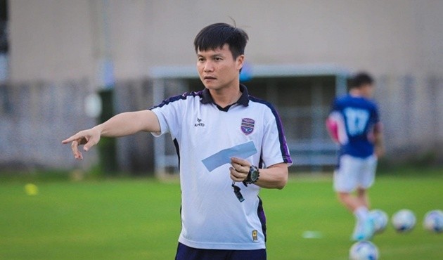 HLV Công Mạnh là trợ lý mới của HLV Kim Sang Sik