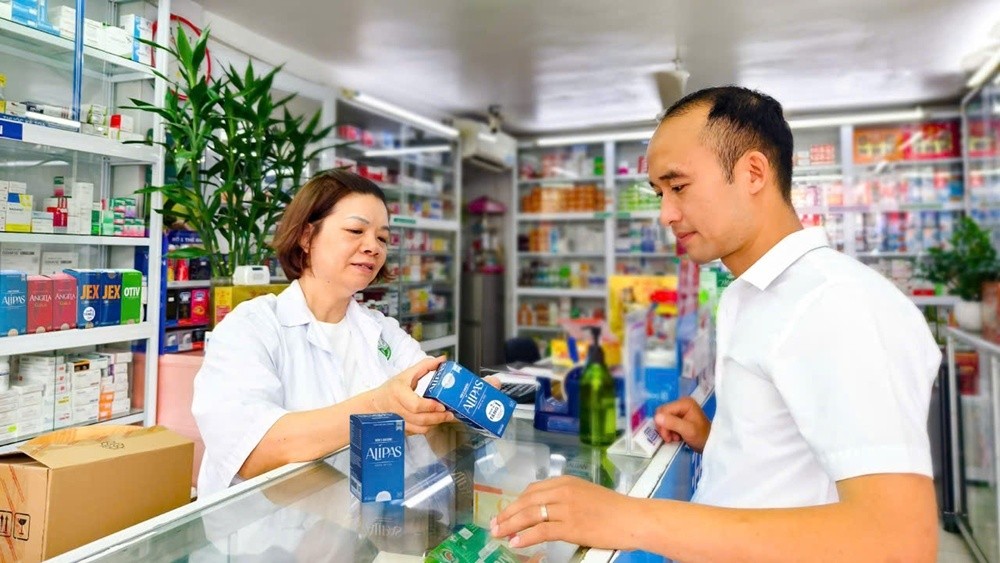 Với hiệu quả được nghiên cứu khoa học chứng minh, tự nhiên, chuẩn chất lượng Mỹ, Alipas thuộc Dược phẩm ECO có mặt tại hơn 25.000 nhà thuốc và các gian hàng VNVC SHOP trên toàn quốc, chinh phục hàng triệu nam giới trong suốt hơn 15 năm qua.