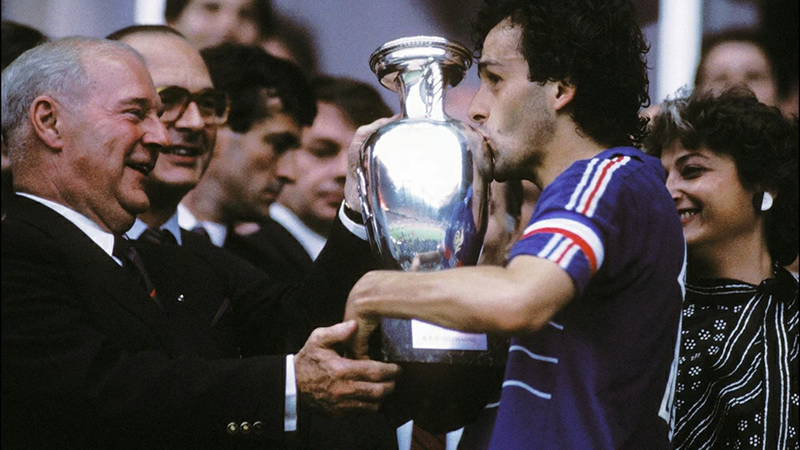 Platini đưa Pháp lên ngôi ở Euro 1984.