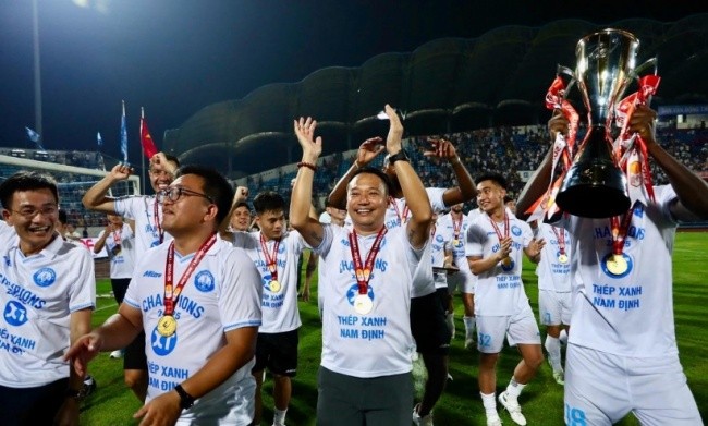Nam Định vô địch V-League 2024/25.