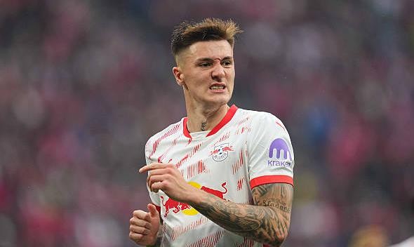 Thương vụ Benjamin Sesko của Arsenal vẫn chưa xong.