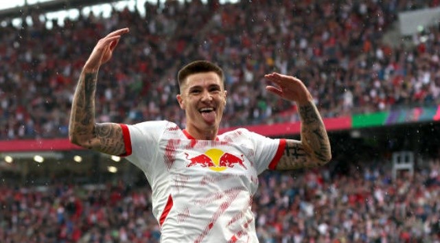 Arsenal đang gặp khó vụ Sesko.
