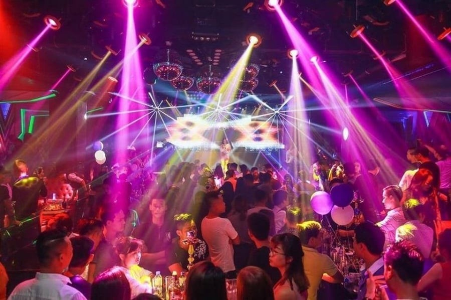 Hẹn hò không nên đến quán bar, vũ trường, karaoke