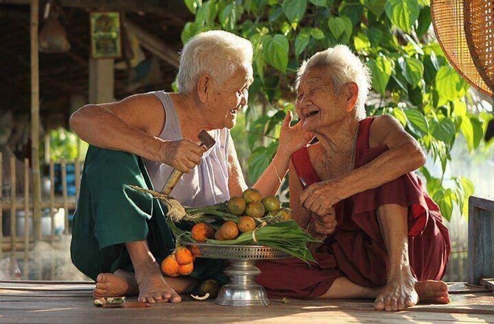 Nhìn cách họ đối đãi với cha mẹ sẽ thấy sự cốt lõi của họ