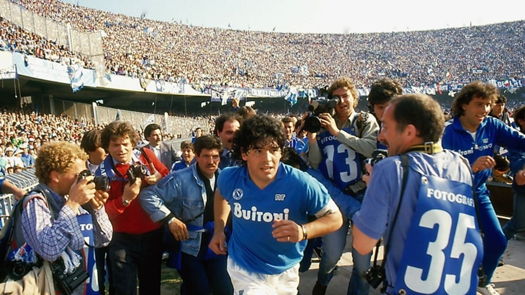 Maradona đi vào lịch sử của Napoli với tư cách cầu thủ vĩ đại nhất lịch sử CLB
