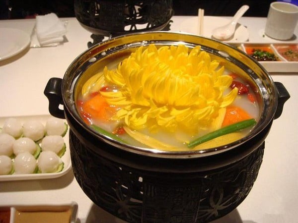 Lẩu hoa cúc thường được Từ Hi Thái hậu dùng vào những ngày trời se lạnh