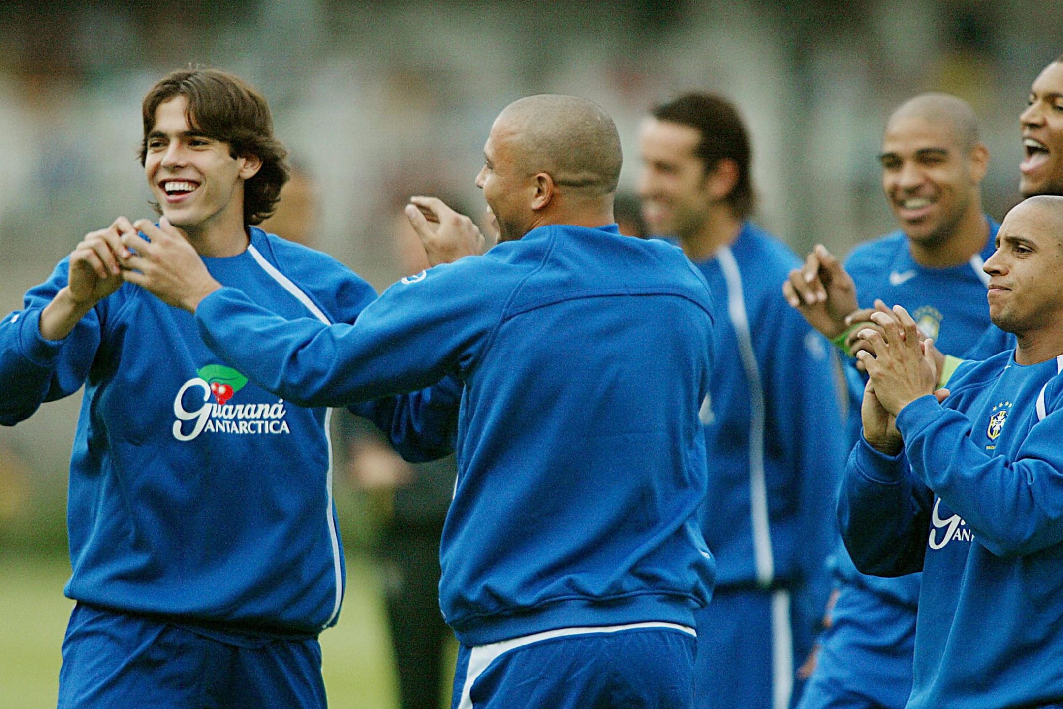 Kaka hội quân cùng các siêu sao Ronaldo,Ronaldinho, Roberto Carlos
