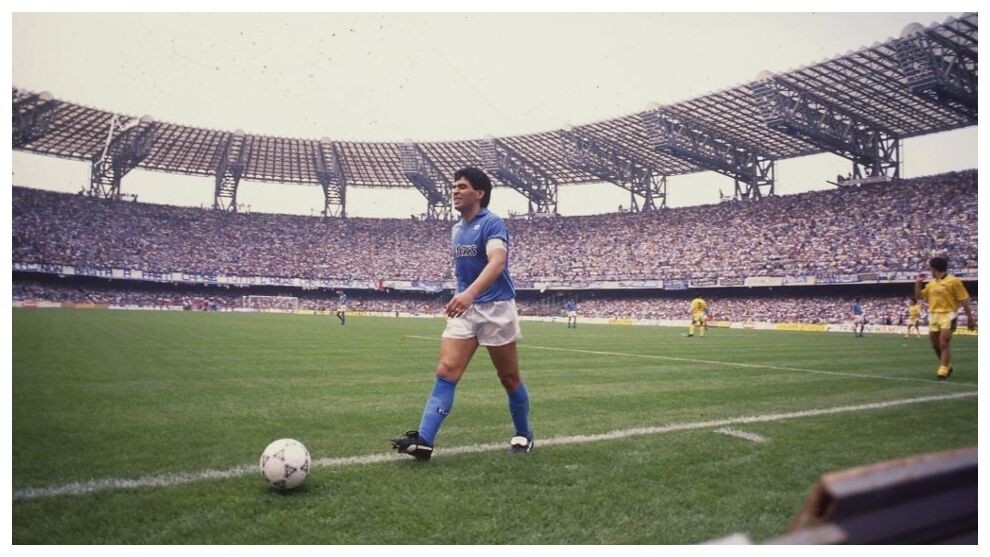 Napoli vinh danh huyền thoại Maradona bằng cách đặt tên ông cho sân nhà