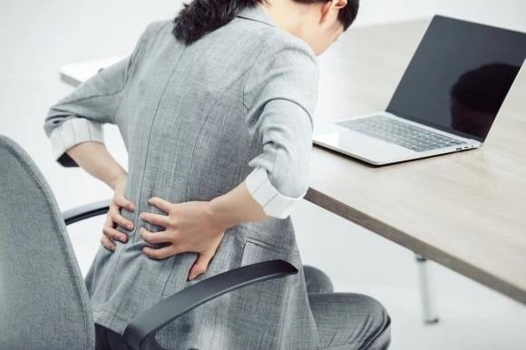 Nhiều nghiên cứu y học đã chỉ ra rằng, ngồi liên tục trong thời gian dài có thể dẫn đến hàng loạt vấn đề sức khỏe nghiêm trọng.