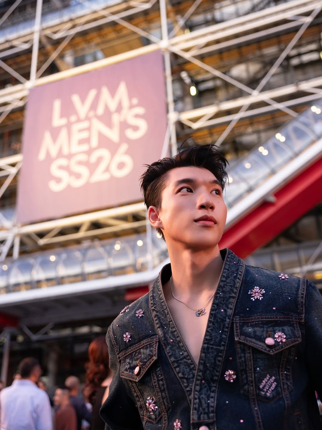 One for the books — an unforgettable day in Paris at the Louis Vuitton Men’s Spring Summer 2026 Show.Thanks for having me, @louisvuitton #LVMenSS26 (2)