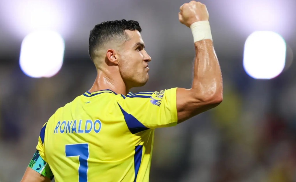 Cristiano Ronaldo nhận mức lương