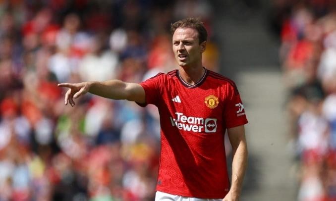 Evans được MU giữ lại để phụ trách