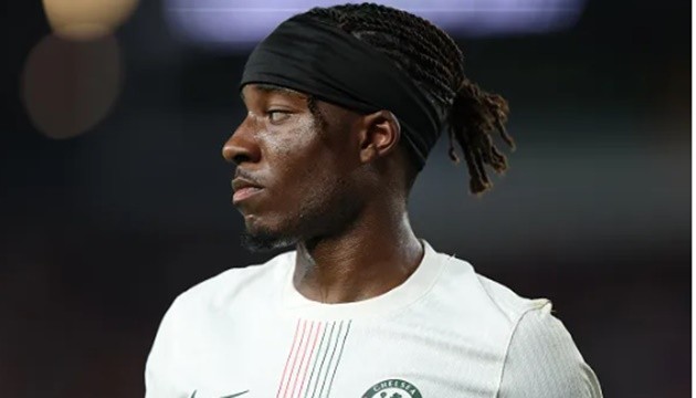 Madueke đứng trước tin đồn rời Chelsea.