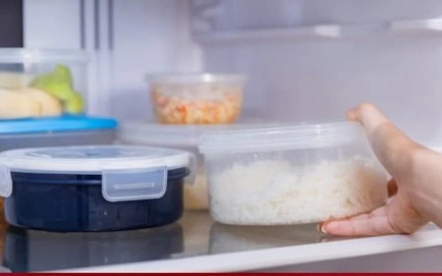 Cơm nguội nấu mới bỏ trong tủ lạnh