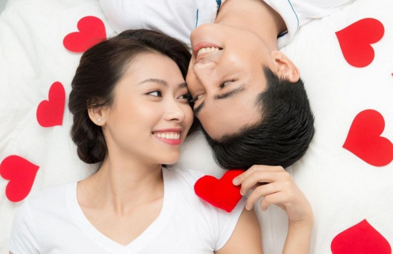 Sự quan tâm và bảo vệ của chồng sẽ cho người vợ cảm giác hài lòng và an toàn tuyệt đối. (Ảnh minh họa)