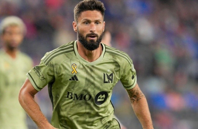 Giroud gia nhập Lille.