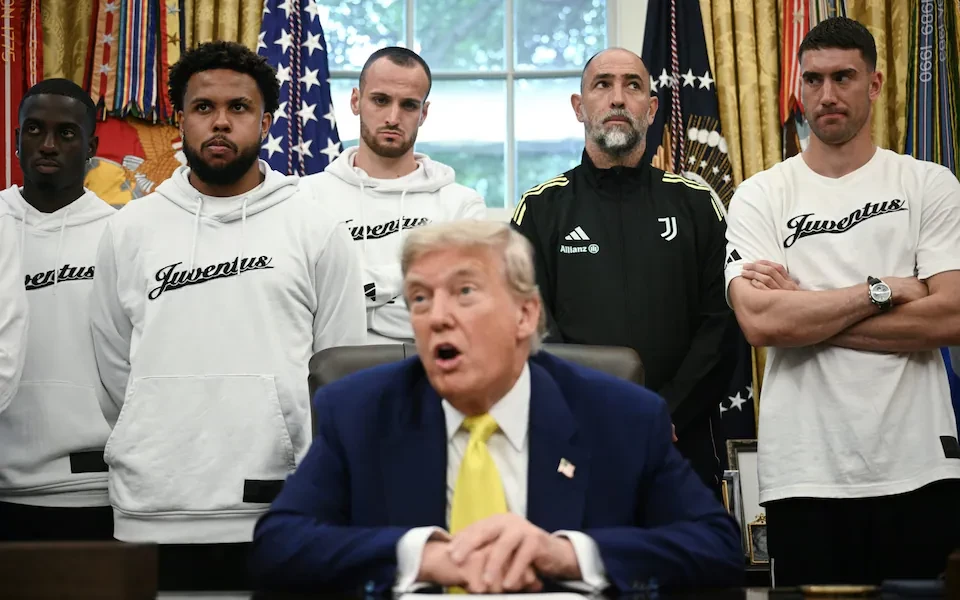 Trump và các cầu thủ Juve, trong đó có Weah và Mckennie là người Mỹ