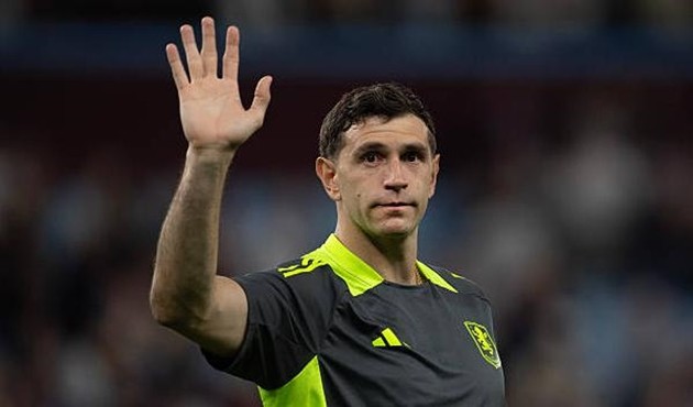 Emiliano Martinez thu hút sự quan tâm của nhiều đội bóng lớn.