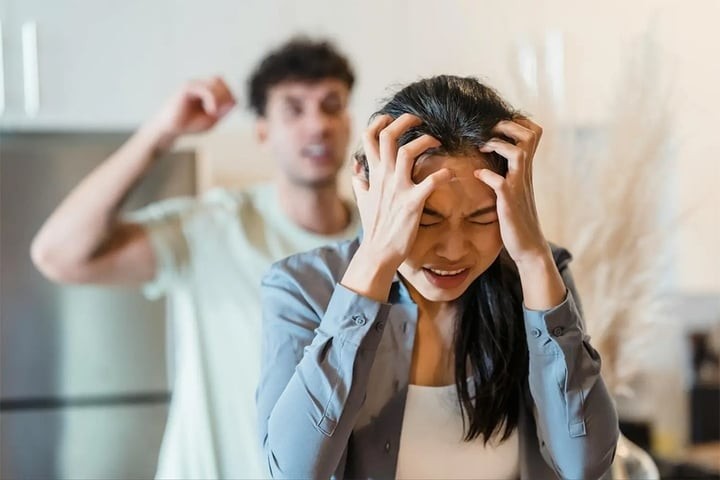 Người có trí tuệ cảm xúc cao hiểu rằng sự hòa nhã trong giao tiếp quan trọng hơn việc hơn thua bằng lời.