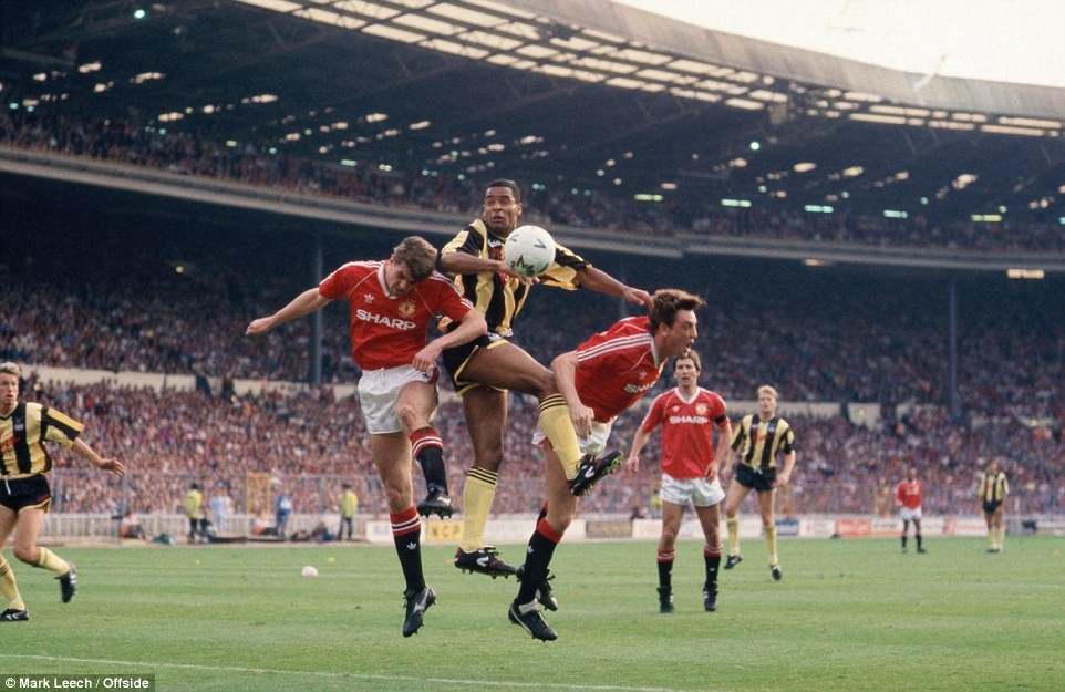 Man Utd đánh bại Palace và mở ra kỉ nguyên thống trị nước Anh