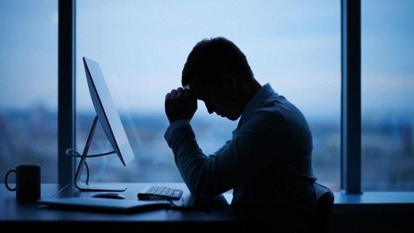 Thức khuya là 1 trong những nguyên nhân gây hại thận