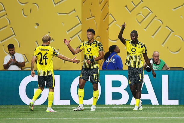 Dortmund tiến vào tứ kết. 