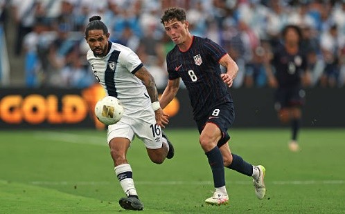 Dù đối thủ rút ngắn tỷ số nhưng đoàn quân Pochettino vẫn giành thắng lợi. 