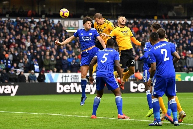 Wolves đối đầu Leicester trong trận cầu căng thẳng.