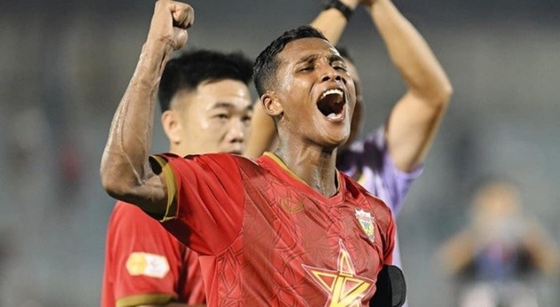 Adou Minh đang hoàn tất thủ tục nhập tịch. 