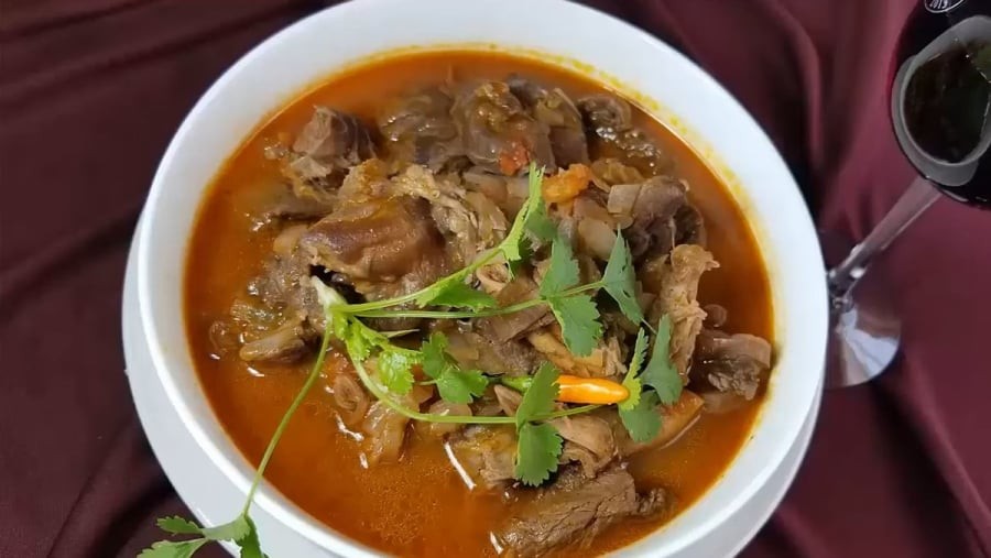 Cách nấu bò sốt vang nhanh nhừ chuẩn vị