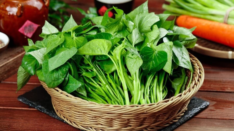 Món rau lang luộc chấm muối vừng hay trộn dầu dấm – đơn giản và dễ làm – có thể trở thành thói quen cuối ngày để chuẩn bị cho giấc ngủ