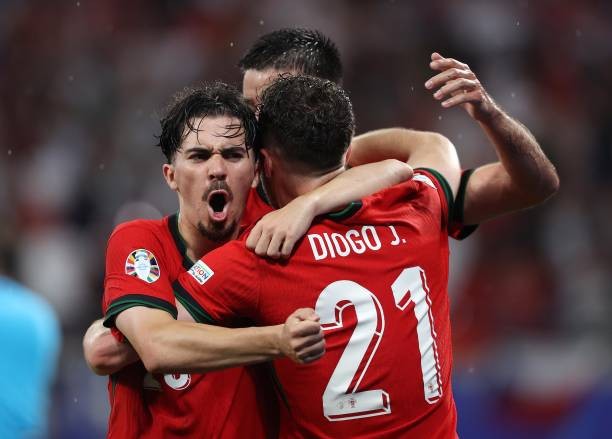 Vitinha và Jota là những người đồng đội thân thiết trên ĐT Bồ Đào Nha.