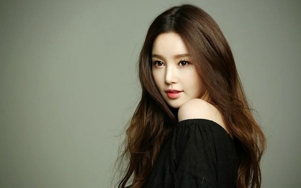 Một người phụ nữ đơn giản, nhẹ nhàng và dễ tính sẽ khiến đàn ông cảm thấy thoải mái và dễ chia sẻ.