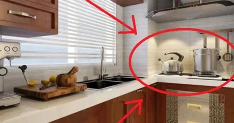 Người xưa từng có câu: “Mở cửa thấy bếp, tiền bạc tiêu tan.”