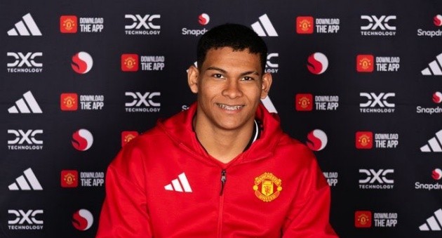 Hình ảnh đầu tiên của tài năng trẻ trong màu áo Man United.