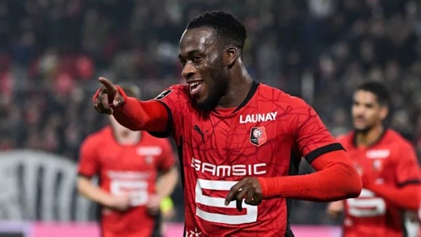 Arnaud Kalimuendo của Rennes cũng được đánh giá cao.