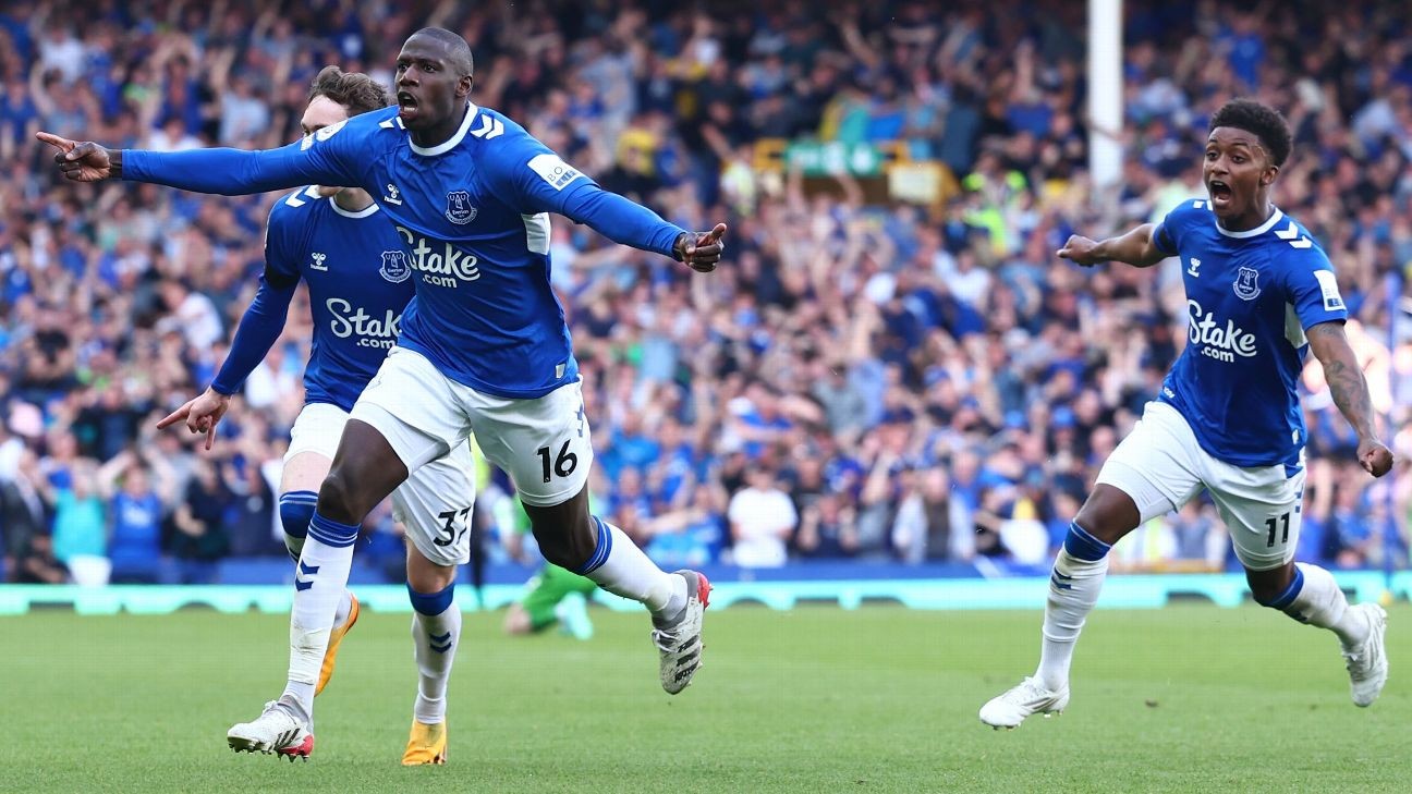 Màn trụ hạng đầy cảm xúc của Everton trên thánh địa Goodison Park