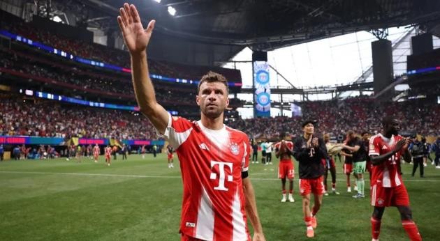Muller chia tay Bayern trong nỗi buồn.