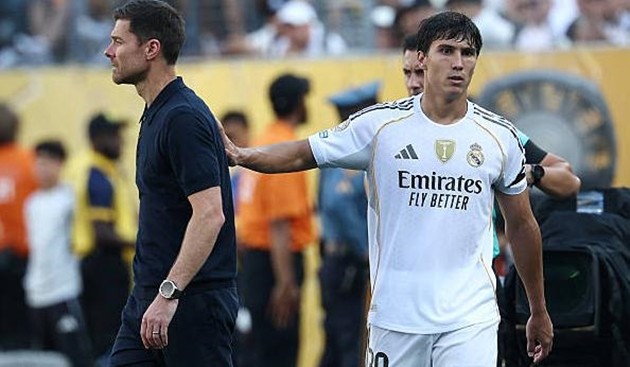 Gonzalo Garcia m,ang đến cơn đau đầu cho Xabi Alonso.