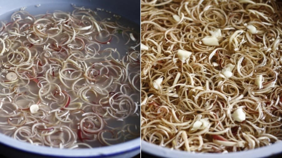 Hoa chuối thái ra cần được ngâm ngay vào nước để loại bỏ nhựa.