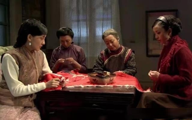 Trong quá khứ, có những gia đình neo đơn, không đủ điều kiện tổ chức tang lễ tại nhà, phải đi mượn chỗ để lo chu toàn hậu sự.