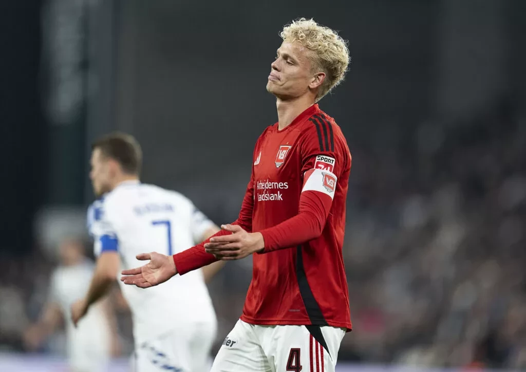 Oliver Provstgaard trong màu áo Vejle