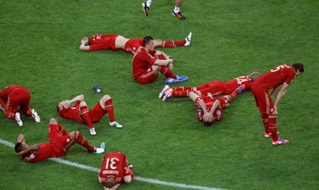 Muller và Bayern gục ngã trước ngưỡng cửa thiên đường